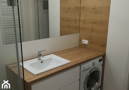 Mieszkanie w bloku - Mała bez okna z pralką / suszarką z lustrem łazienka, styl minimalistyczny - zdjęcie od J&J Meblotech