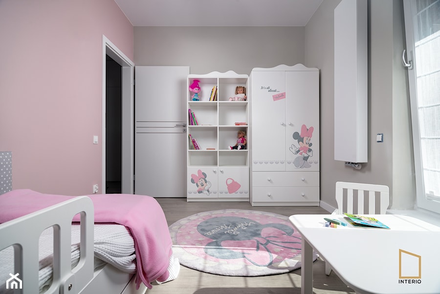 Color Vibes - Średni różowy szary pokój dziecka dla dziecka dla nastolatka dla dziewczynki, styl nowoczesny - zdjęcie od Grupa Interio