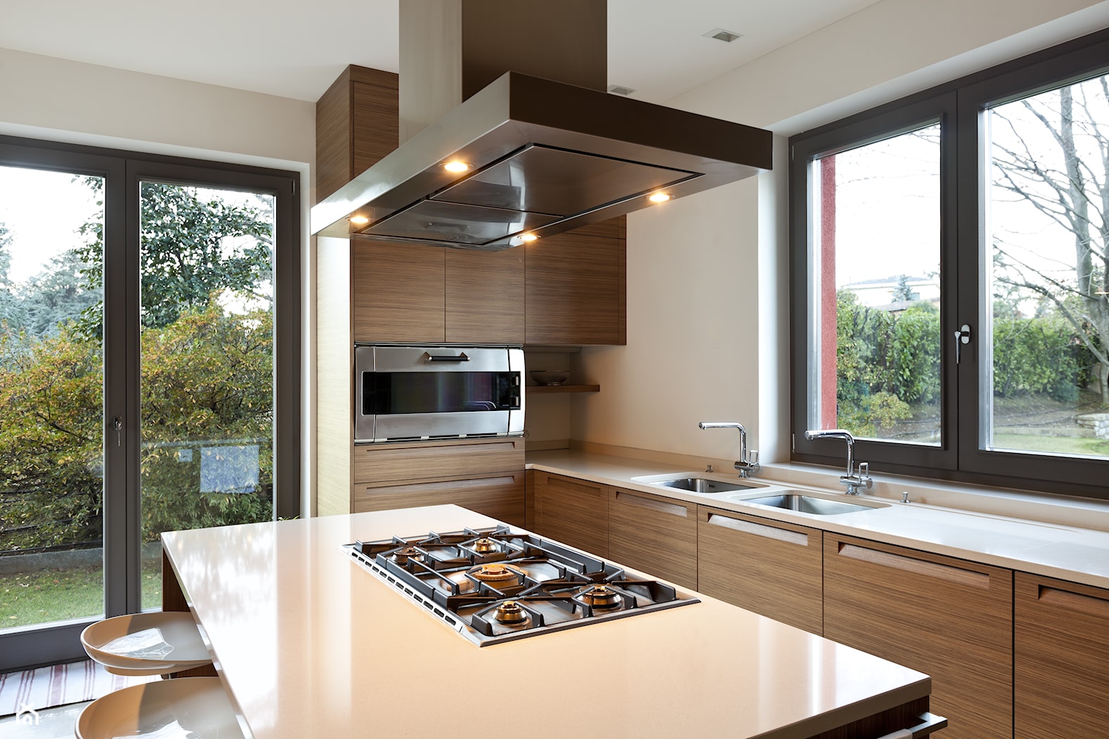 Okna w kolorze - Kuchnia, styl nowoczesny - zdjęcie od Vetrex – Okna i Drzwi Premium - Homebook
