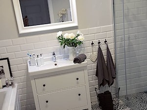 MÓJ OSOBISTY RAJ NA ZIEMI - Mała na poddaszu bez okna łazienka, styl skandynawski - zdjęcie od MójOsobistyRajNaZiemi