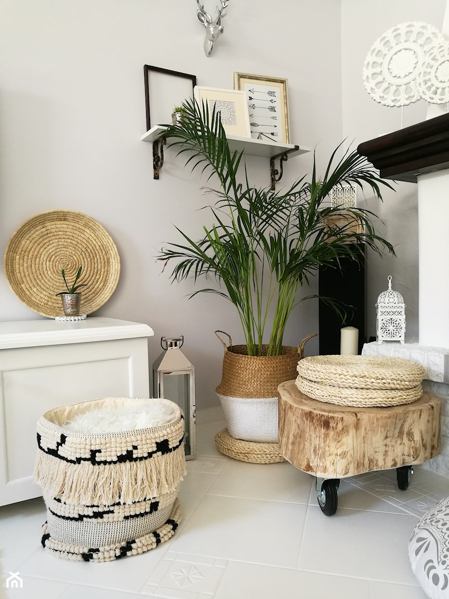 Scandi Boho - Mały szary salon, styl skandynawski - zdjęcie od emiliana.pl