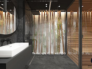 sauna, sufit czarny, bambus, bateria prysznicowa podtynkowa - zdjęcie od MARCISZ ARCHITEKCI