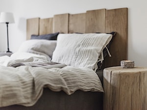 Mała szara sypialnia, styl minimalistyczny - zdjęcie od mijoline