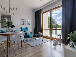 Gdańsk, stylizacja, mieszkanie do wynajęcia - Średni szary salon z jadalnią z tarasem / balkonem, styl glamour - zdjęcie od Homestagerka w Trójmieście