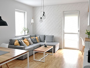 008 - Średni biały salon z jadalnią z tarasem / balkonem - zdjęcie od IDI Studio