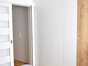008 - Mała biała sypialnia - zdjęcie od IDI Studio
