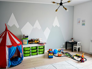 Dom wolnostojący Rumia 140m2 - Średni biały szary pokój dziecka dla dziecka dla chłopca, styl skandynawski - zdjęcie od IDS projektowanie wnętrz