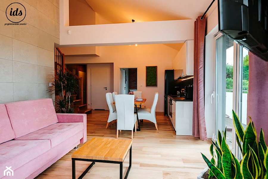Dwukondygnacyjny apartament nad morzem 80m2 - Mały szary salon z kuchnią z jadalnią, styl nowoczesny - zdjęcie od IDS projektowanie wnętrz