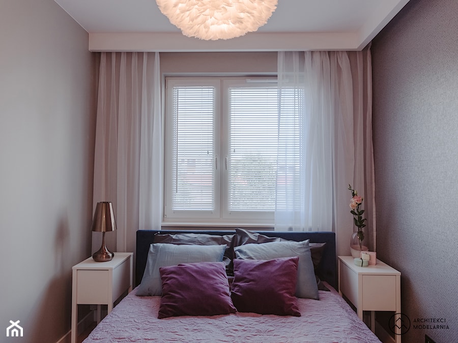 Mieszkanie Gdańsk M.G. - Mała beżowa brązowa sypialnia, styl nowoczesny - zdjęcie od Architekci Modelarnia