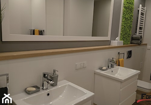 nowoczesna łazienka - Mała na poddaszu z lustrem z dwoma umywalkami łazienka z oknem, styl skandynawski - zdjęcie od Fornex meble na wymiar