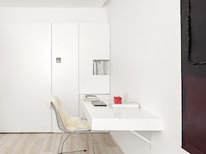 simplyCity - Mała biała z biurkiem sypialnia, styl nowoczesny - zdjęcie od Anna Maj Interiors