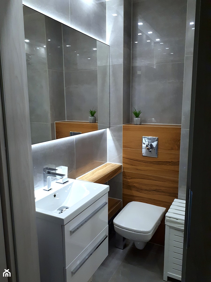 remont - Mała bez okna z lustrem z punktowym oświetleniem łazienka, styl nowoczesny - zdjęcie od Wiola Czarnojan