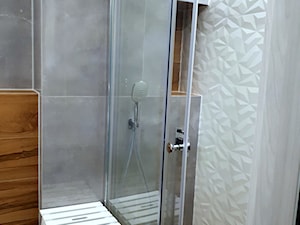 remont - Mała bez okna z punktowym oświetleniem łazienka, styl nowoczesny - zdjęcie od Wiola Czarnojan