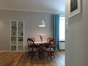 Mieszkanie w kamienicy - Warszawa/ Mokotów - Średnia szara jadalnia w salonie, styl nowoczesny - zdjęcie od Pelka Design