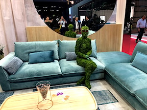 zielona sofa - zdjęcie od DOMOKREACJE Studio Aranżacji Wnętrz
