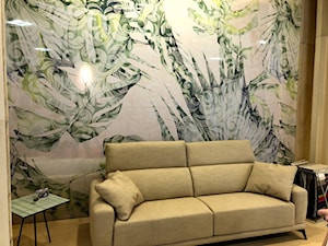 sofa z liściami w tle - zdjęcie od DOMOKREACJE Studio Aranżacji Wnętrz