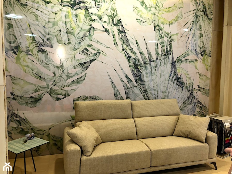 sofa z liściami w tle - zdjęcie od DOMOKREACJE Studio Aranżacji Wnętrz