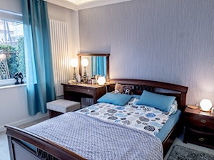 Apartament Żoliborz - Średnia biała szara sypialnia - zdjęcie od Artkam