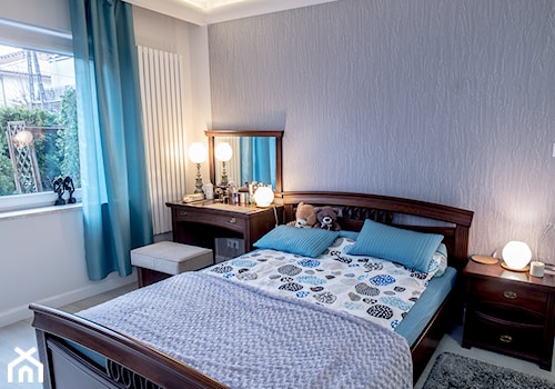 Apartament Żoliborz - Średnia biała szara sypialnia - zdjęcie od Artkam