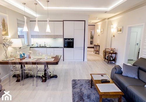 Apartament Żoliborz - Średni beżowy salon z kuchnią z jadalnią - zdjęcie od Artkam