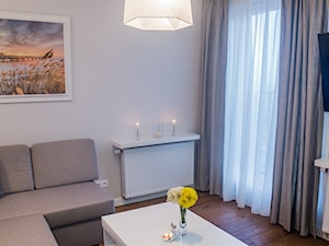 apartament Bemowo - Mały beżowy biały salon - zdjęcie od Artkam