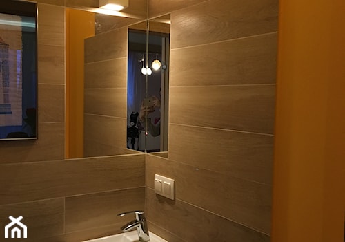 apartament Bemowo - Mała bez okna z lustrem łazienka - zdjęcie od Artkam