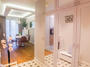 apartament Bemowo - Średni biały hol / przedpokój - zdjęcie od Artkam