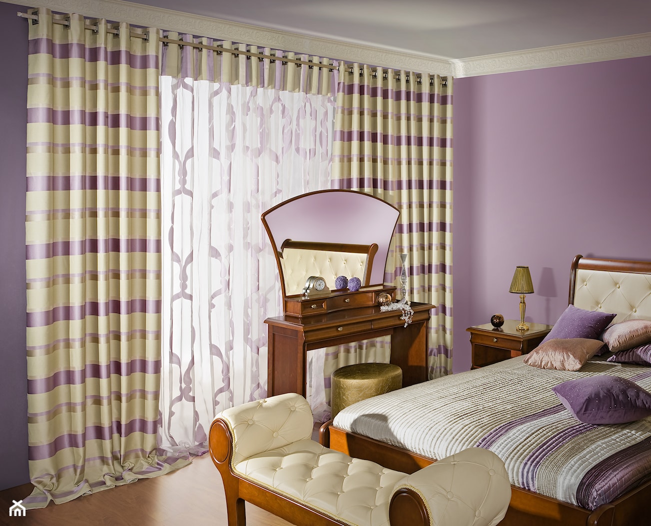 Inspiracje wystroju wnętrz - Mała fioletowa sypialnia, styl nowoczesny - zdjęcie od Virtuossi Design - Homebook