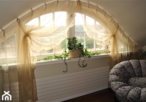 Firany, zasłony - Mała beżowa sypialnia, styl tradycyjny - zdjęcie od piekneokno