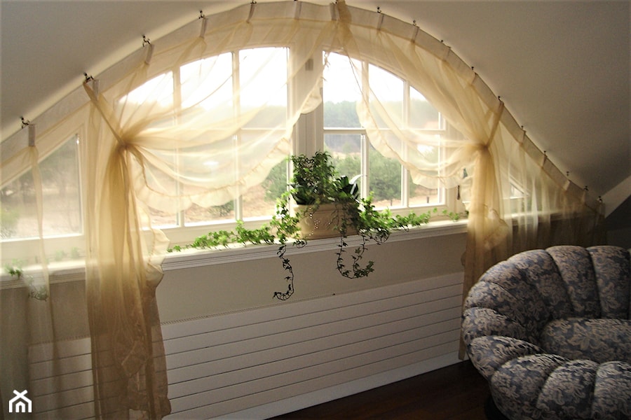 Firany, zasłony - Mała beżowa sypialnia, styl tradycyjny - zdjęcie od piekneokno