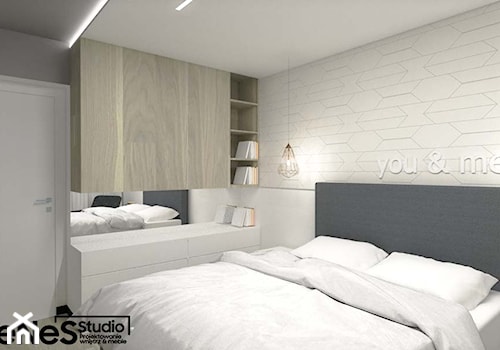 Projekt mieszkania na Wrocławskich Krzykach - Mała biała szara sypialnia, styl nowoczesny - zdjęcie od Enes Studio Projektowanie wnętrz & meble