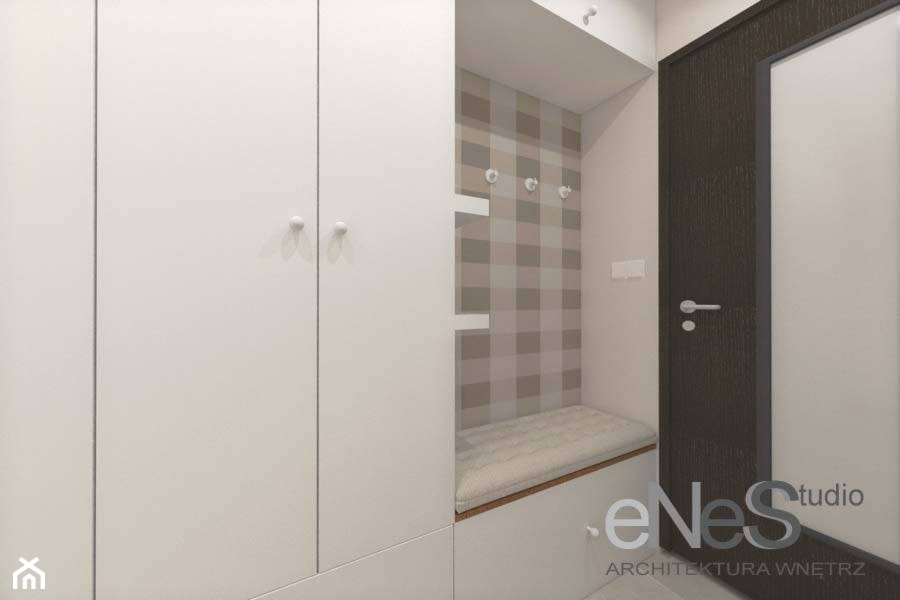 Projekt wnętrza domu w Oleśnicy - Mały z wieszakiem biały hol / przedpokój, styl nowoczesny - zdjęcie od Enes Studio Projektowanie wnętrz & meble