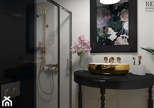 Czarna łazienka z tapetą - zdjęcie od Aleksandra Regiec - projektowanie wnętrz