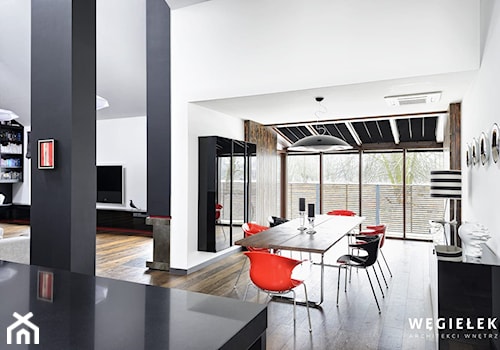 Dom pod Konstancinem - Średnia biała czarna jadalnia jako osobne pomieszczenie - zdjęcie od Węgiełek Architekci Wnętrz