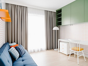 Apartamenty Twins - Małe w osobnym pomieszczeniu z sofą białe biuro - zdjęcie od CECHOWNIA