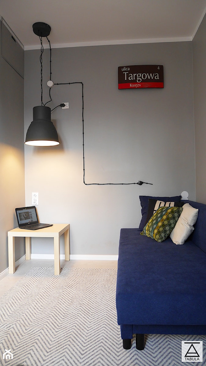 Mieszkanie 20m2 - Mała szara sypialnia, styl minimalistyczny - zdjęcie od TABULA Studio | Architektura | Wnętrza | Rewitalizacja | Design
