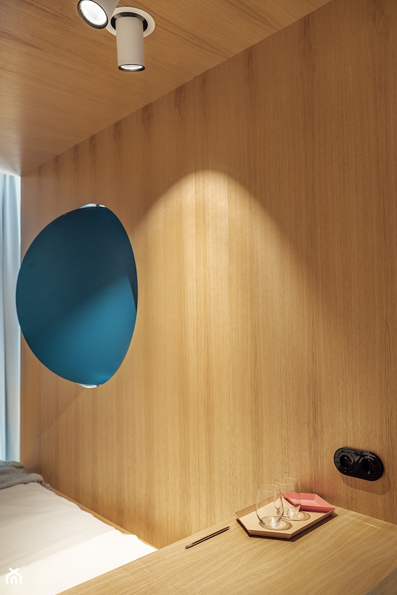 Mikromieszkanie - Mała sypialnia, styl nowoczesny - zdjęcie od INTERURBAN architektura i wnętrza