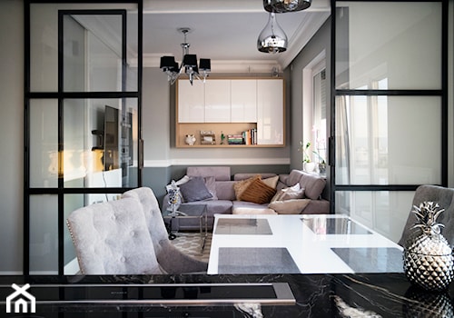 Mieszkanie w stylu glamour - Mała szara jadalnia w kuchni, styl glamour - zdjęcie od Biuro projektowe "Patio" Ewa Szymczak