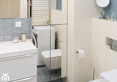 Mieszkanie na wynajem - Mała bez okna z pralką / suszarką z lustrem łazienka, styl nowoczesny - zdjęcie od Biuro projektowe "Patio" Ewa Szymczak