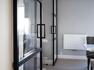 Mieszkanie w stylu glamour - Biała szara jadalnia jako osobne pomieszczenie, styl glamour - zdjęcie od Biuro projektowe "Patio" Ewa Szymczak