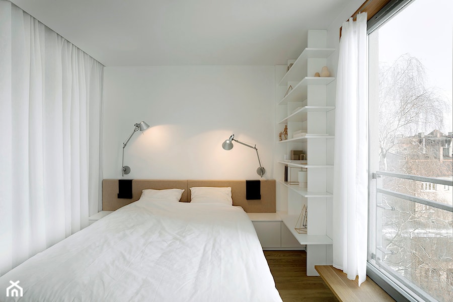 38 mkw_Poznań_KONKURS - Mała biała sypialnia, styl nowoczesny - zdjęcie od LOOP Architekci
