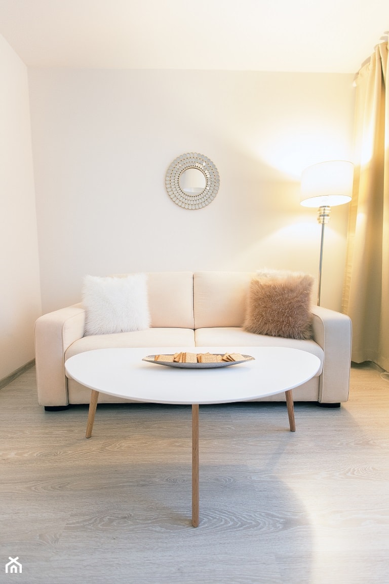 Mieszkanie na sprzedaż po flippingu - Salon, styl nowoczesny - zdjęcie od Express Furniture Rental