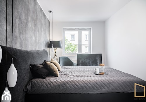 Grupa Interio - Średnia biała sypialnia, styl nowoczesny - zdjęcie od ARCYDOM