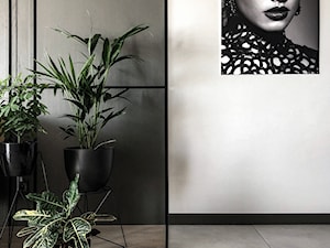Formea Studio - Mały czarny szary salon, styl nowoczesny - zdjęcie od ARCYDOM