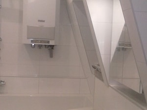 Niewielka łazienka na poddaszu - Niemcy - Łazienka - zdjęcie od Ceremo Tarnów - Tomasz Ciochoń usługi glazurnicze / fliziarskie, wykończenia wnętrz