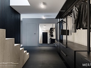 Projekt domu / Sztokholm - Duży z wieszakiem czarny szary hol / przedpokój, styl minimalistyczny - zdjęcie od Merapi Architects
