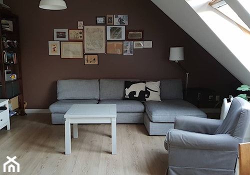 Mieszkanie na poddaszu - Mały biały czarny salon, styl nowoczesny - zdjęcie od Archnet