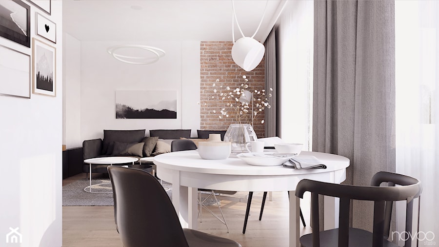 019_18 - Duża biała jadalnia w salonie, styl skandynawski - zdjęcie od NOVOO studio