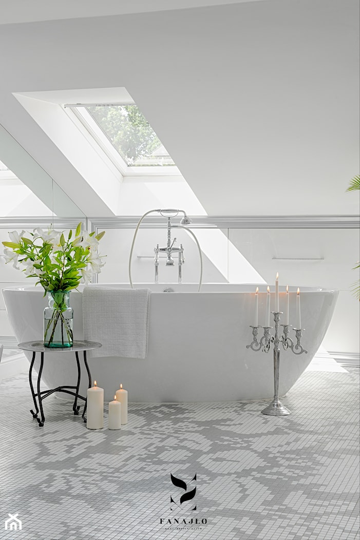 Łazienka z niezwykłą podłogą - zdjęcie od FANAJŁO Home Design Decor - Homebook