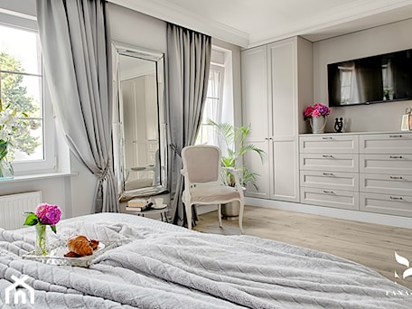 Aranżacje wnętrz - Sypialnia: Sypialnia w stylu Hampton - FANAJŁO Home Design Decor. Przeglądaj, dodawaj i zapisuj najlepsze zdjęcia, pomysły i inspiracje designerskie. W bazie mamy już prawie milion fotografii!